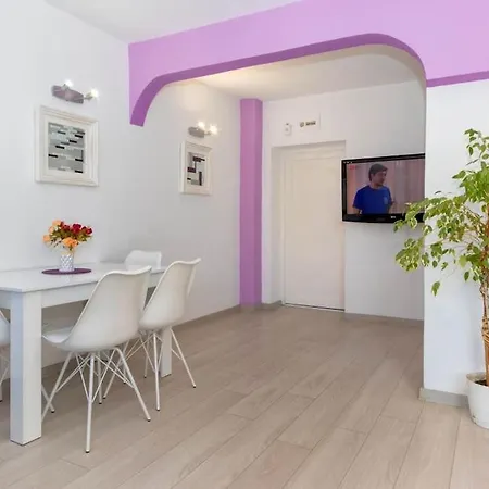 Apartment Sunny 2-bedroom Maisonette & Parking *