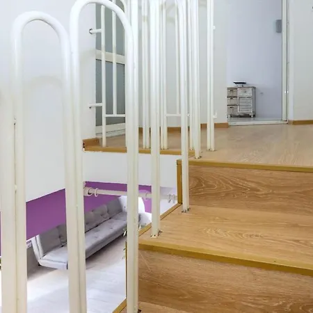 Apartment Sunny 2-bedroom Maisonette & Parking