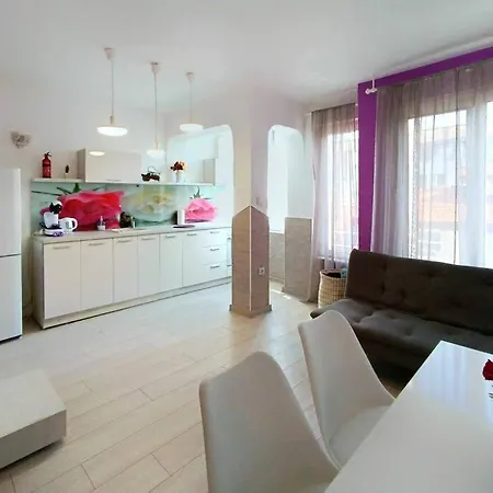 Sunny 2-bedroom Maisonette & Parking Varna